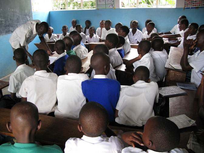 Overcrowded classroom in Uganda